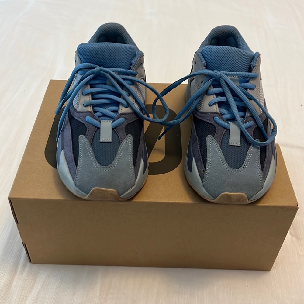 Yeezy Boost 700. Size 5